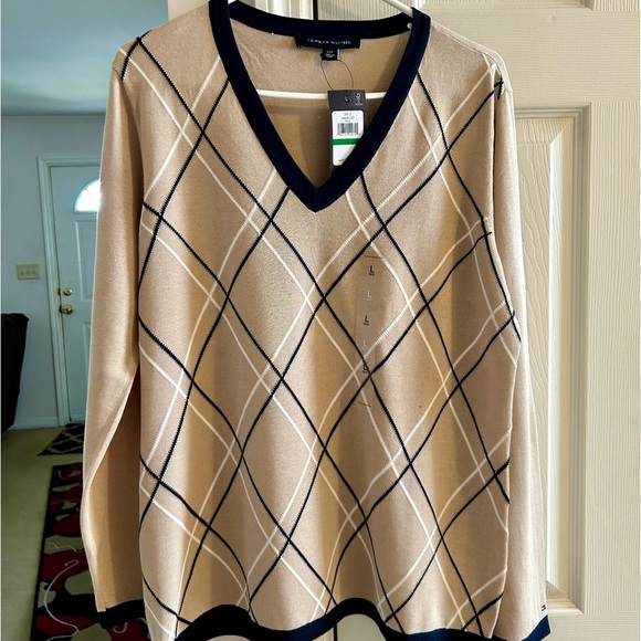 Tommy Hilfiger Argyle V-Neck Sweater - Picture 2 of 3
